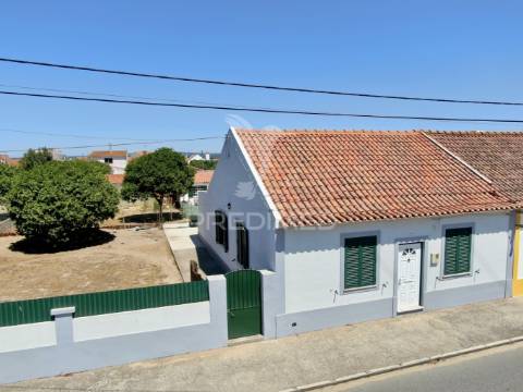 Moradiat3 c/ logradouro anexo e garagem