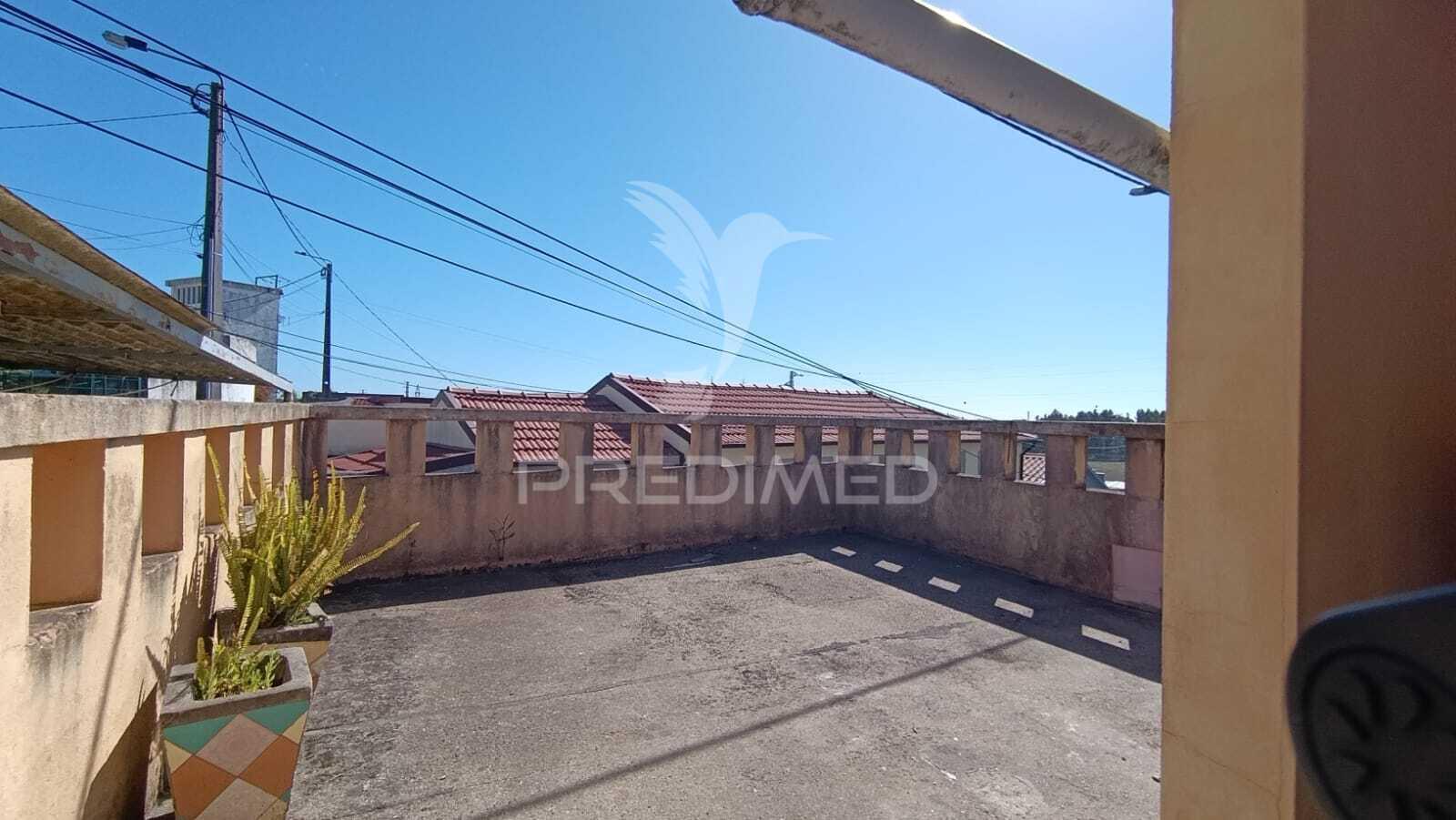 Conjunto de 3 casas para remodelar em santa cruz do bispo