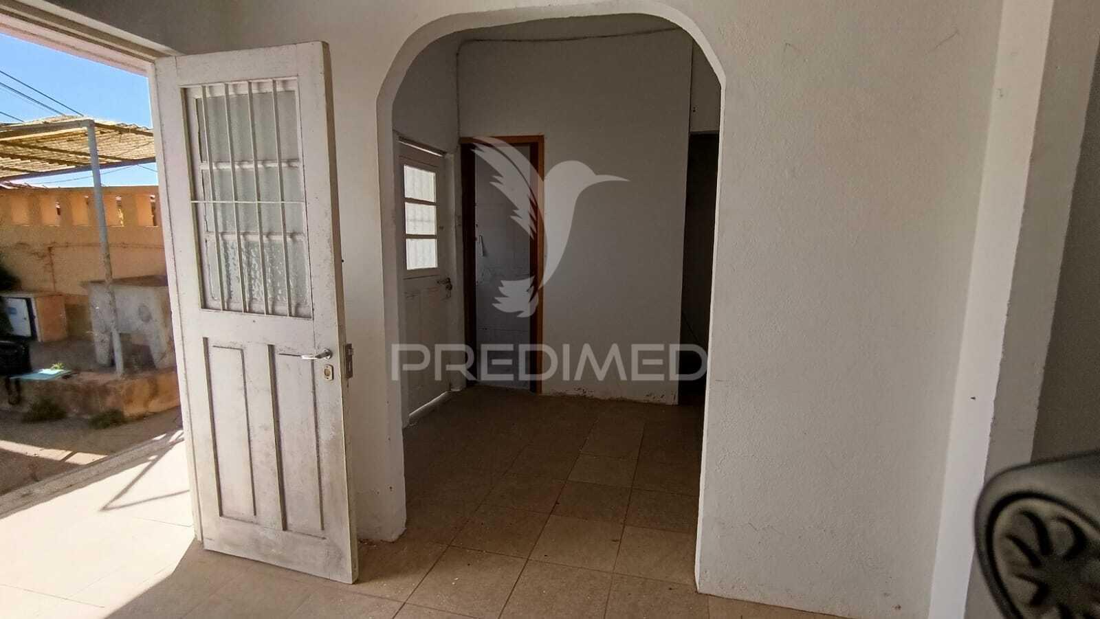 Conjunto de 3 casas para remodelar em santa cruz do bispo
