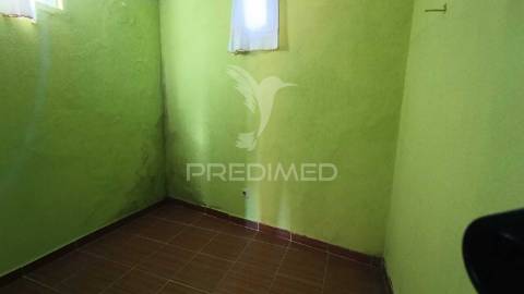 Conjunto de 3 casas para remodelar em santa cruz do bispo