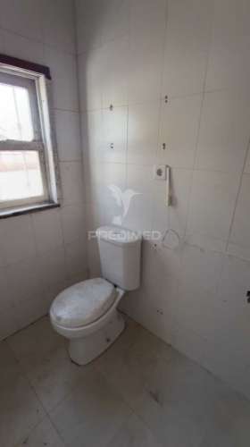 Conjunto de 3 casas para remodelar em santa cruz do bispo
