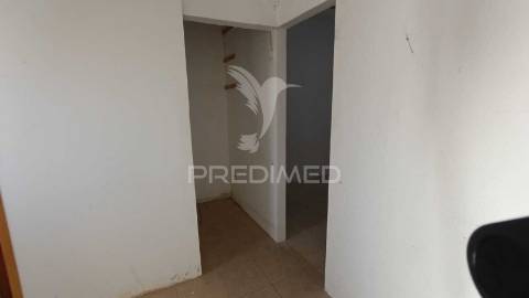 Conjunto de 3 casas para remodelar em santa cruz do bispo