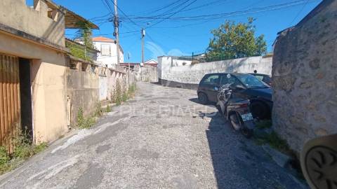 Conjunto de 3 casas para remodelar em santa cruz do bispo