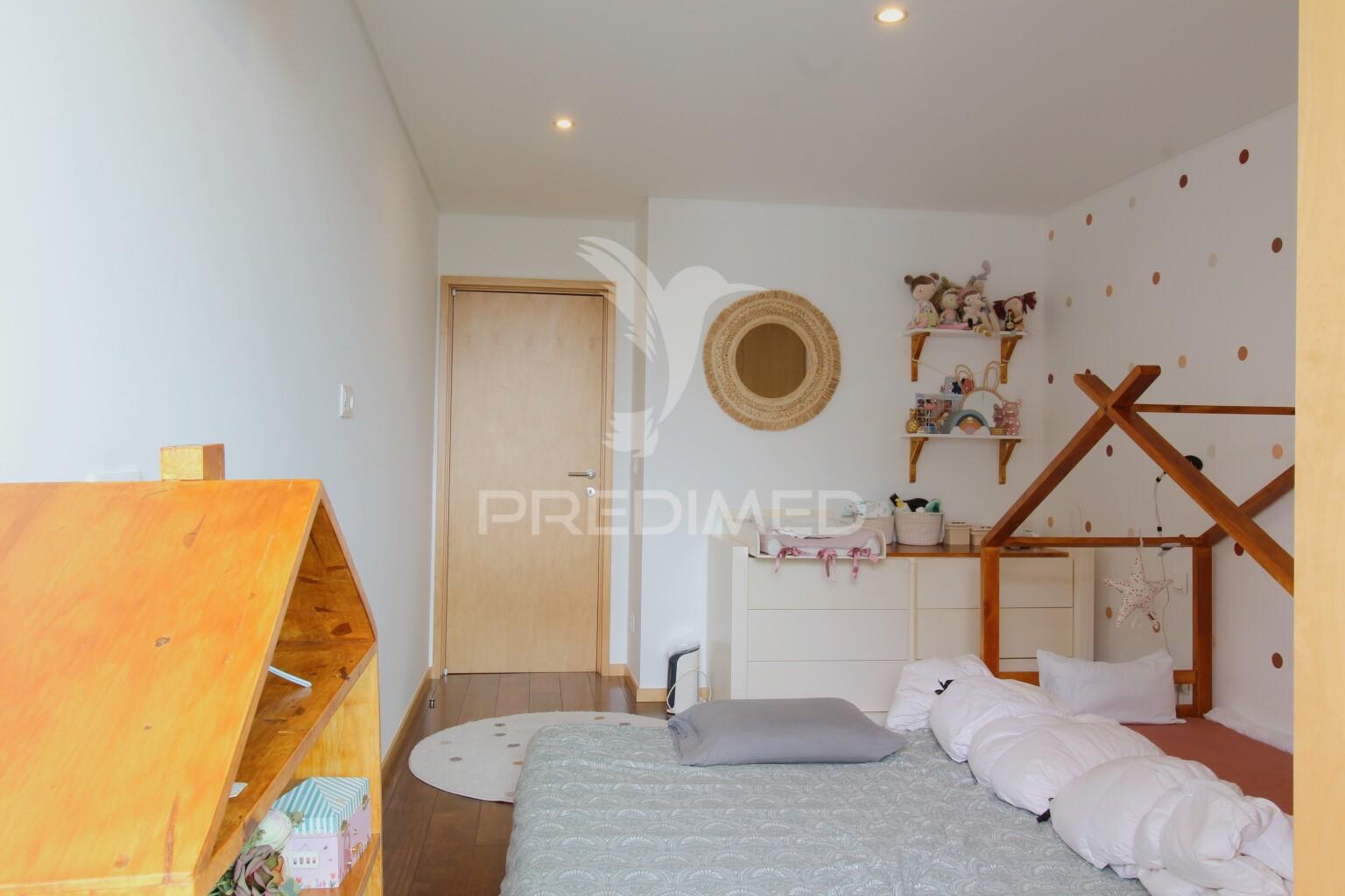 Apartamento t3 com suíte, varandas e garagem para 2 carros no centro de aveiro