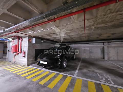 Apartamento t3 com suíte, varandas e garagem para 2 carros no centro de aveiro