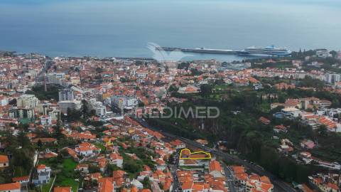 Prédio para reconstrução no funchal