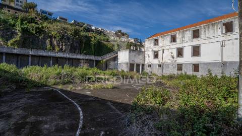 Prédio para reconstrução no funchal
