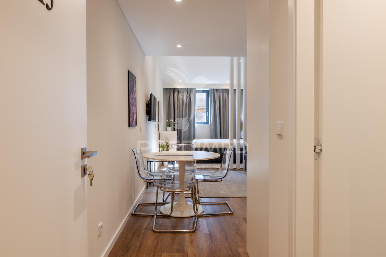 Apartamento t1 novo - junto à batalha - porto