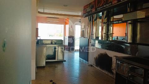 Loja comercial situada na  má partilha em alvor