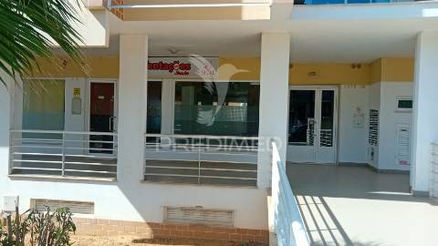 Loja comercial situada na  má partilha em alvor