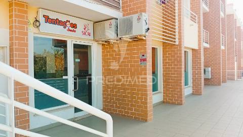 Loja comercial situada na  má partilha em alvor