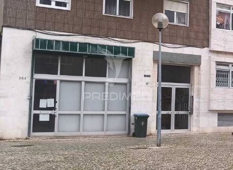 Oportunidade arrendamento espaço/armazém junto metro, lumiar