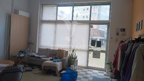 Oportunidade arrendamento espaço/armazém junto metro, lumiar