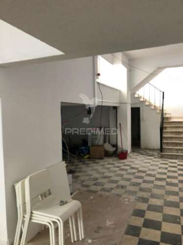 Oportunidade arrendamento espaço/armazém junto metro, lumiar