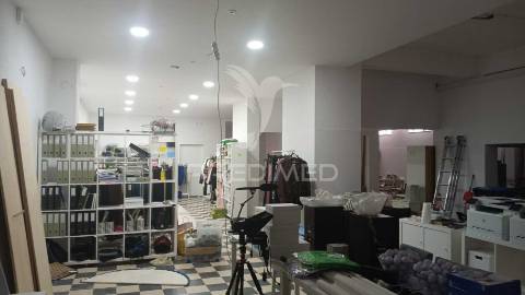 Oportunidade arrendamento espaço/armazém junto metro, lumiar
