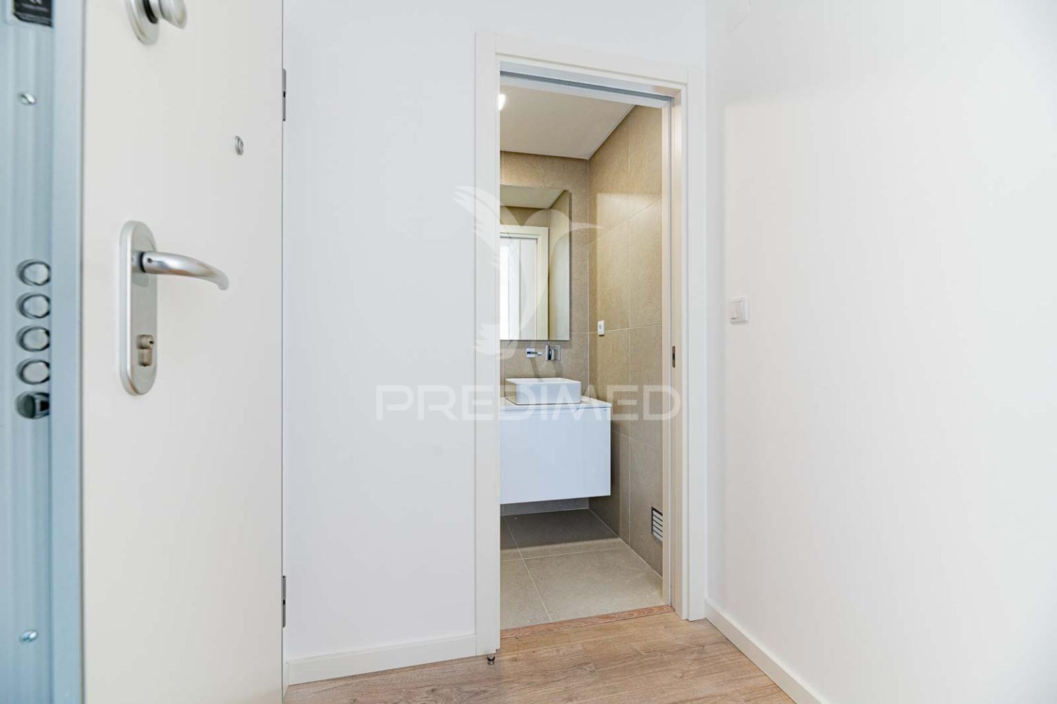 Apartamento t3 em condomínio fechado, com piscina e box.