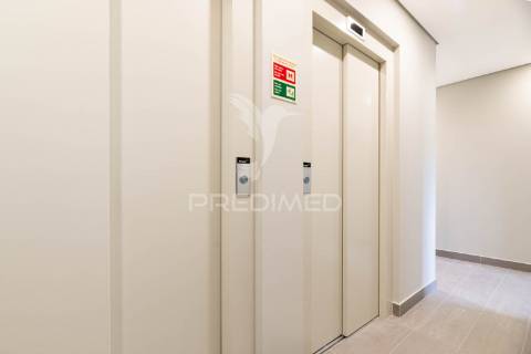 Apartamento t3 em condomínio fechado, com piscina e box.