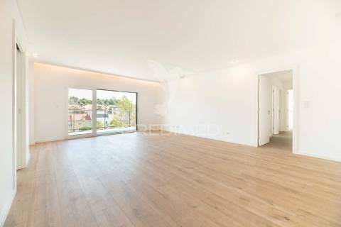 Apartamento t3 em condomínio fechado, com piscina e box.