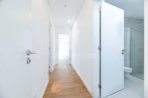 Apartamento t3 em condomínio fechado, com piscina e box.