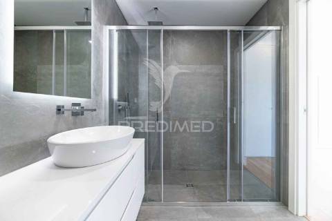 Apartamento t3 em condomínio fechado, com piscina e box.