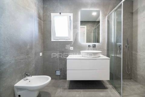 Apartamento t3 em condomínio fechado, com piscina e box.