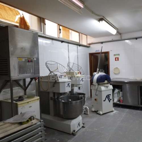 Padaria pastelaria fabrico próprio para trespasse em aveiro