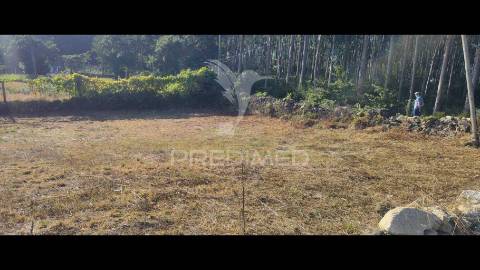 Terreno com projeto aprovado para moradia térrea de 4 frentes