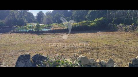 Terreno com projeto aprovado para moradia térrea de 4 frentes