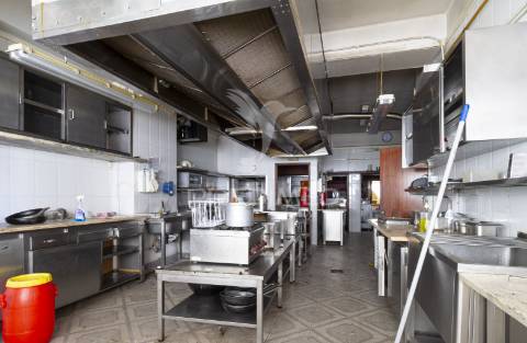 Restaurante totalmente equipado 395.000 € - cacilhas - almada