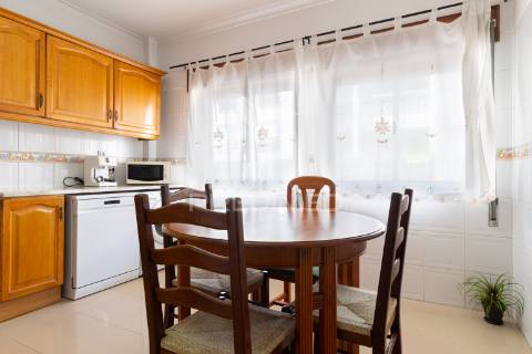 Disponível apartamento t3 em rés-do-chão  em  azeitão