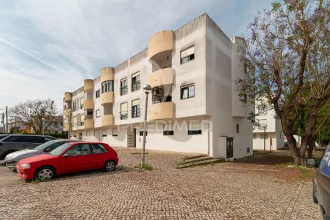 Disponível apartamento t3 em rés-do-chão  em  azeitão
