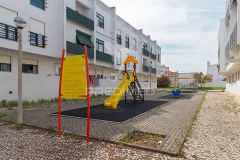 Disponível apartamento t3 em rés-do-chão  em  azeitão