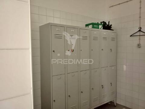 Armazém com 2 pisos em almeirim