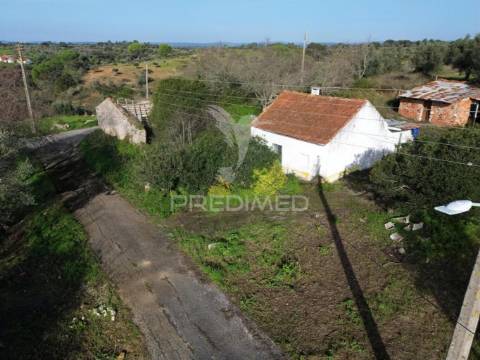 Moradia térrea t2 para restaurar - moita, pernes