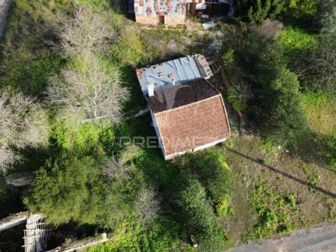 Moradia térrea t2 para restaurar - moita, pernes