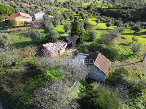 Moradia térrea t2 para restaurar - moita, pernes