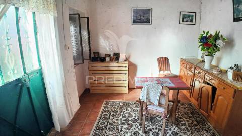 Moradia térrea t2 para restaurar - moita, pernes