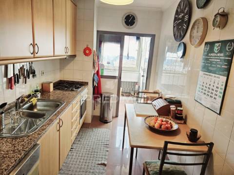 Apartamento t2 ao metro de santo ovídeo