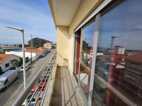 Apartamento t2 ao metro de santo ovídeo