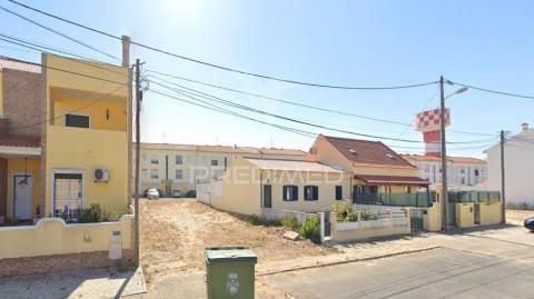 Terreno para construção de moradia com dois andares - montijo