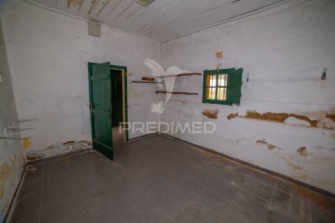 Moradia t2 com potencial de expansão – bairro senhora da saúde, évora