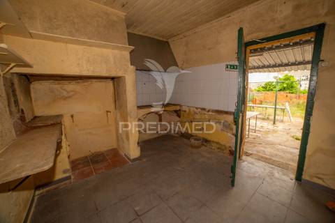 Moradia t2 com potencial de expansão – bairro senhora da saúde, évora
