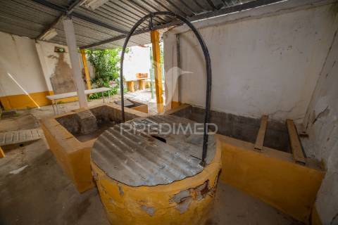 Moradia t2 com potencial de expansão – bairro senhora da saúde, évora