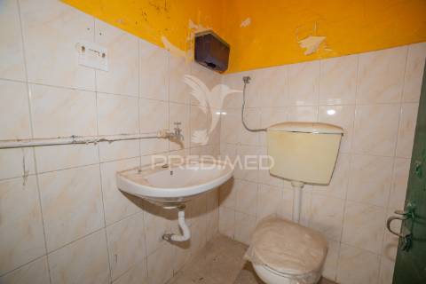 Moradia t2 com potencial de expansão – bairro senhora da saúde, évora