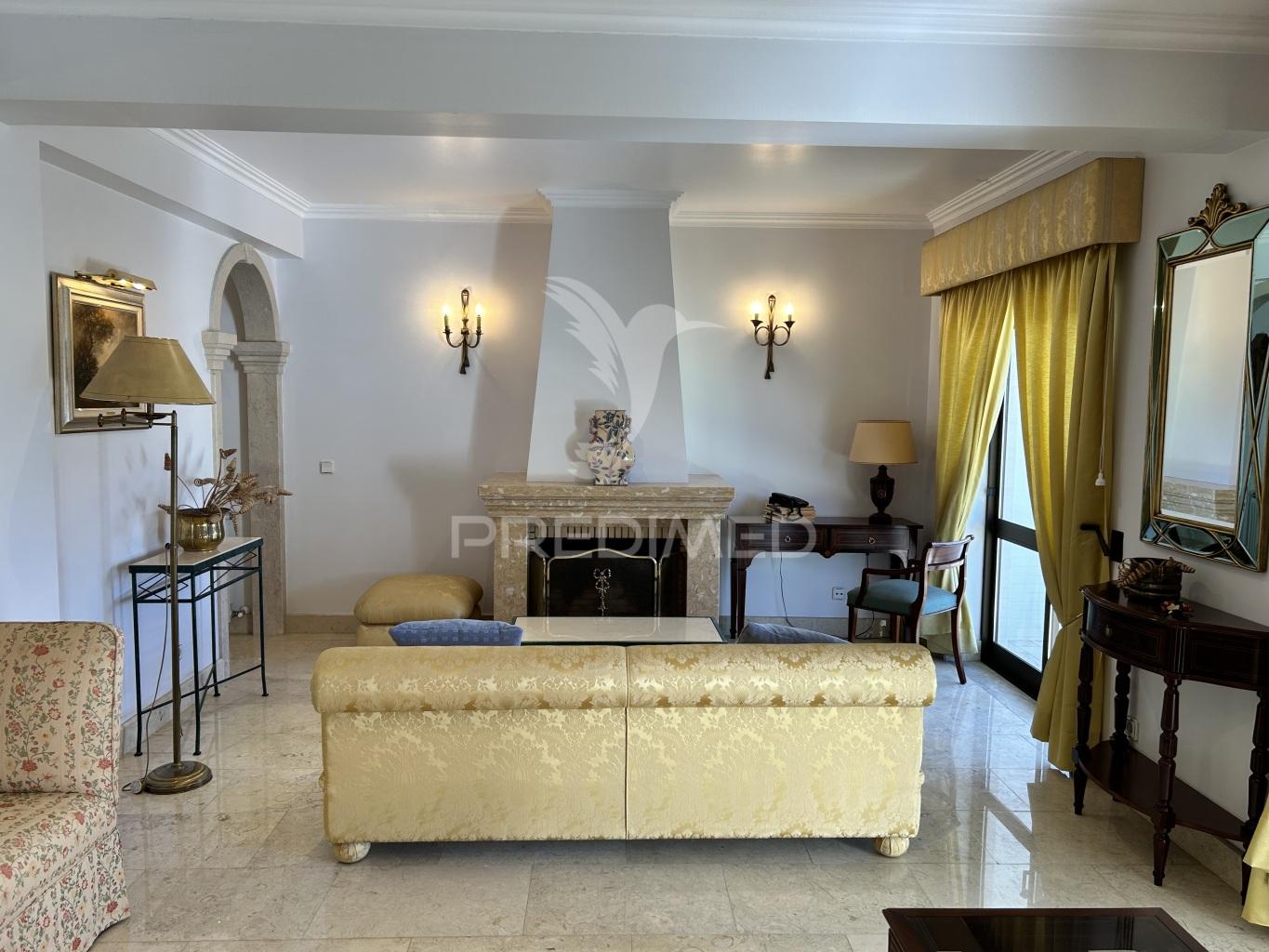 Luxuoso apartamento t5 no coração de leiria com vista para o castelo