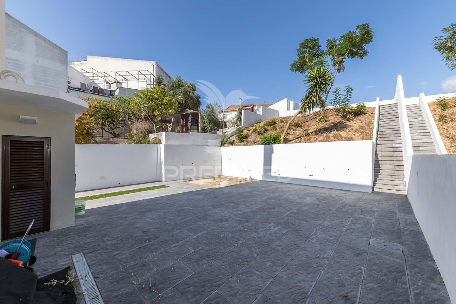 Seixal fantástica moradia t 3 zona residencial com acabamentos modernos