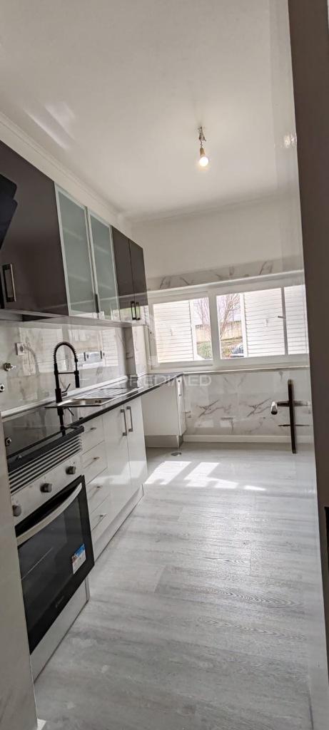 Apartamento t3 loures - lisboa