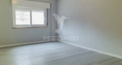 Apartamento t3 loures - lisboa