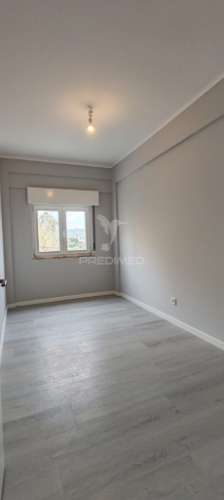Apartamento t3 loures - lisboa