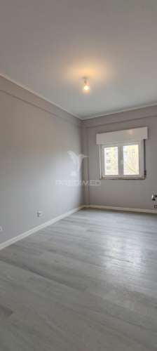 Apartamento t3 loures - lisboa